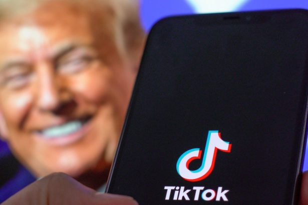 news alert tiktok isi restabileste serviciile in sua ca urmare a eforturilor presedintelui trump aplicatia a inceput sa revina online 678d6cc379fcb