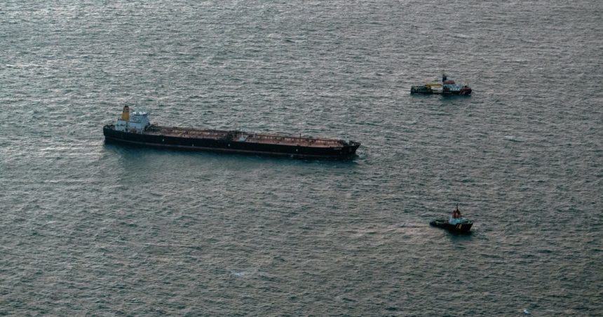 O navă încărcată cu 99.000 de tone de petrol, suspectată că face parte din „flota fantomă” a Rusiei, riscă să eșueze în Germania. 1 o nava incarcata cu 99 000 de tone de petrol suspectata ca face parte din flota fantoma a rusiei risca sa esueze in germania 6782b2f388c64