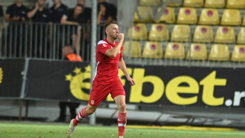 oficial liviu antal revine in fotbalul romanesc campion si golgheter al lituaniei in ultimul sezon a semnat astazi 679a19788e515