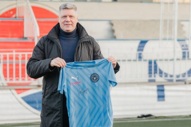 oficial tibor selymes a semnat si a fost prezentat sa fie cu noroc 67823b2f0df92