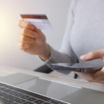 Până la ce dată pot plăti românii impozitul pentru a beneficia de 10% reducere și cum pot achita taxele online, direct din aplicație. 2 pana la ce data pot plati romanii impozitul pentru a beneficia de 10 reducere cum achiti taxele online direct din aplicatie 6781fc276d54f