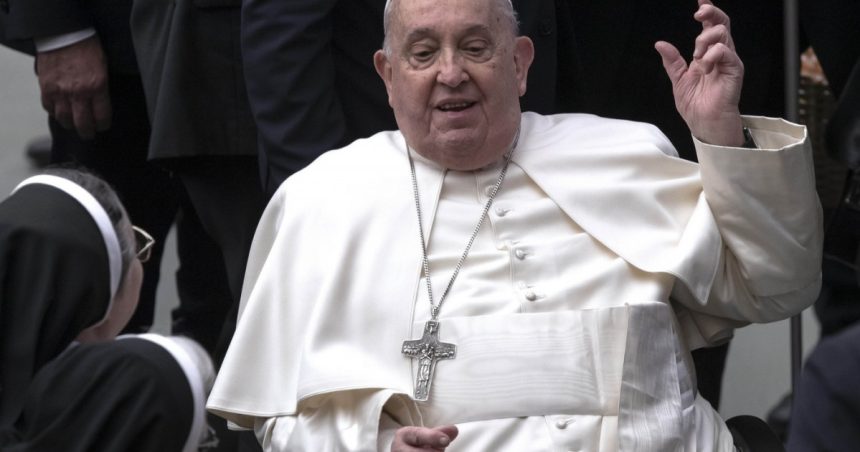 papa francisc denunta o epoca marcata de dezinformare si polarizare fenomenul ingrijorator este deturnarea programata a atentiei 679393961d7b5