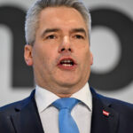 partidul lui nehammer incepe negocierile cu extrema dreapta ce incearca sa obtina popularii austrieci 677bc7b618d5e