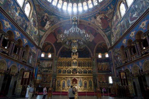 patriarhia romana a lansat aplicatia calendarul ortodox pentru telefoanele cu android si ios 6797a0c86b923
