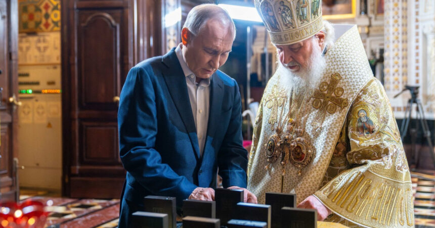 Patriarhul Kirill a binecuvântat icoane și cruci ce vor fi gravate cu inițialele lui Putin și distribuite militarilor ruși de Crăciun 1 patriarhul kirill a binecuvantat icoane si cruci care vor fi gravate cu initialele lui putin si trimise militarilor rusi de craciun 677d74dc8e508