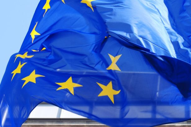 patru tari cer ue sa aloce 100 miliarde de euro pentru aparare rusia produce de trei ori mai multe obuze decat sua si ue la un loc 679c5d9781b74