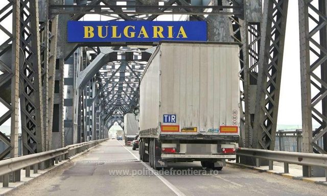 pe podul peste dunare de la giurgiu ruse e din nou haos din cauza reparatiilor facute de bulgaria 678131be7d719