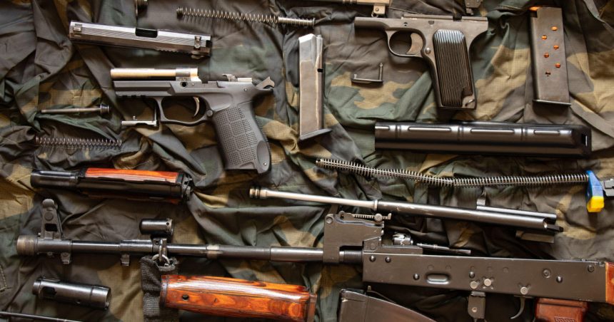 peste 1000 de perchezitii in ucraina intr o ancheta privind traficul de arme si munitii 679214d533649