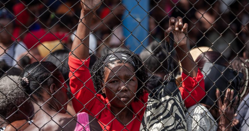 Peste un milion de persoane au fost strămutate în Haiti, de trei ori mai mult decât anul trecut. Care este cauza? 1 peste un milion de persoane au fost stramutate in haiti de trei ori mai mult fata de acum un an care este motivul 67864c2b5e772