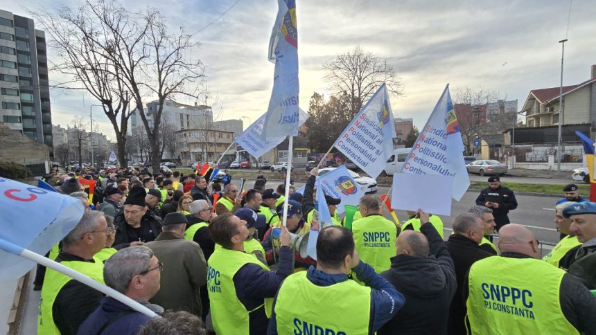 politistii organizeaza un nou portest in fata ipj constanta impotriva masurilor de austeritate si diminuarilor salariale 678514a232d98