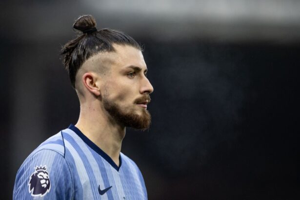 radu dragusin ar putea scapa de unul dintre concurentii directi de la tottenham 677539df04e43