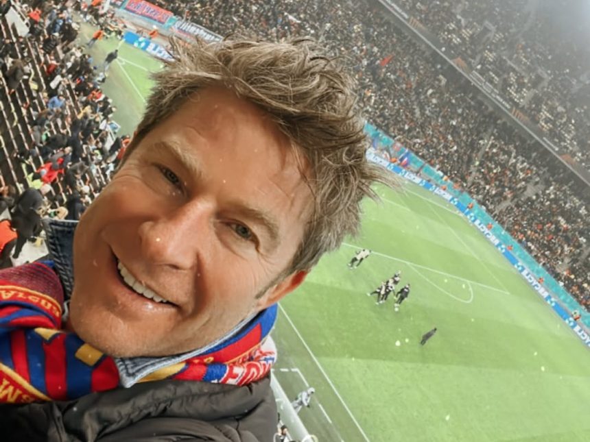 Reacția fanilor la fularul purtat de Pavel Bartoș în timpul meciului FCSB – Manchester United: „Dezamăgești” 1 reactia fanilor cand au vazut ce fular a purtat pavel bartos la gat in timpul meciului fcsb manchester united dezamagesti 679c985c56675