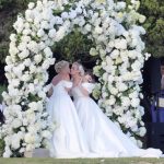 rebel wilson si sotia ramona agruma aparitie neasteptata in rochiile de nunta la australian open 2025 au facut furori in tribune 678523b4dfe97