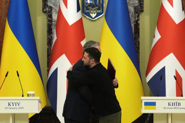 rusia a bombardat kievul chiar in timpul vizitei premierului britanic care a semnat un un parteneriat de securitate pe 100 de ani 67891caf4b410