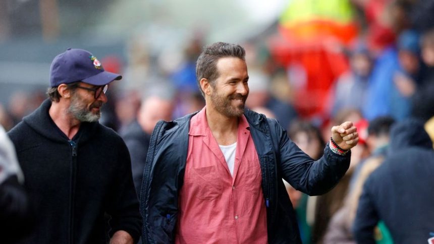 ryan reynolds s a mai implicat la doua cluburi de fotbal dupa ce a facut senzatie cu wrexham 678f3c9e81478