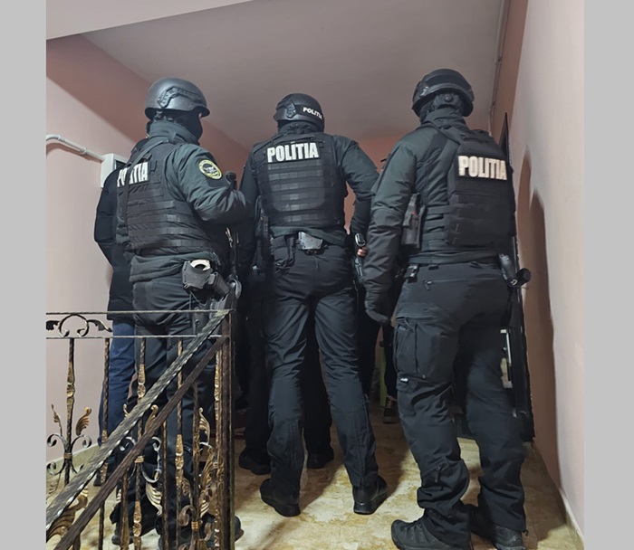 Scene de groază la Tulcea: Bărbat ucis cu brutalitate, trup transportat prin grădină iar hainele aruncate în latrină. 1 scene demne de un film horror la tulcea barbat ucis prin cruzimi trupul i a fost carat prin gradina si hainele aruncate in latrina 678b3121a009f