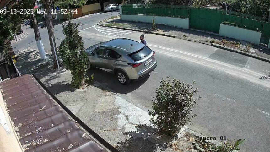 Se plimba pe Bulevardul Tomis și a decis să spargă o mașină: iată cum a fost prins. 1 se plimba pe bulevardul tomis si s a hotarat sa sparga o masina iata cum a fost prins 677885f9cdf8e