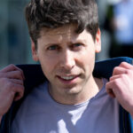 seful openai este acuzat de sora sa ca a violat o in copilarie sam altman neaga si este sustinut de restul familiei 677e3fd7de621