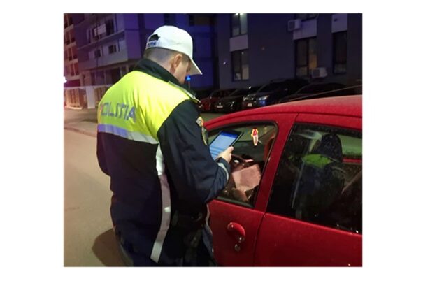 sofer beat si cu permisul suspendat implicat intr un accident pe strada corbului 67811922595cf