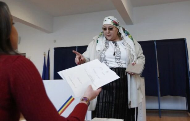 sosoaca dezlantuita georgescu si simion sunt oamenii globalistilor nu votati georgescu nu mergeti la protest 6777b1bb92759
