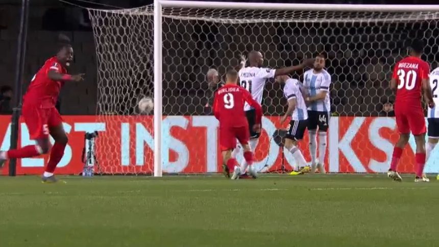 Start nebun în Qarabag - FCSB! Roș-albaștrii au încasat un gol în prima secundă, dar Șut a restabilit egalitatea imediat. 1 start nebun in qarabag fcsb ros albastrii au primit gol din primul minut dar sut a egalat imediat 679284b3ed013