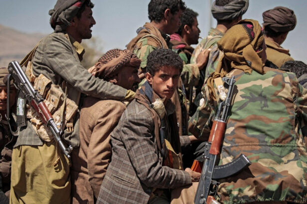 sua au atacat doua depozite subterane de armament ale rebelilor houthi in yemen 677f9c09bc25c