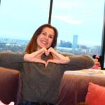 surpriza de care au avut parte emily burghelea si sotul ei atunci cand au fost ceruti de nasi ce cadou le au pregatit prietenii lor 677f976767608