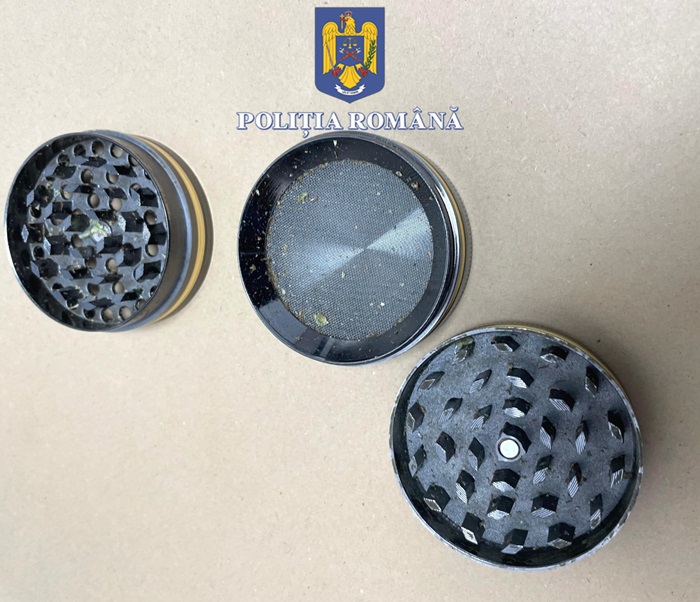 surpriza in cadrul unui control la o sala de jocuri din constanta grinder suspect si foite gasite asupra unui client 678cef9d6b2bc