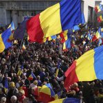sustinatorii lui georgescu s au imbrancit cu jandarmii si au aruncat cu sticle in piata victoriei 6793c1807ead1