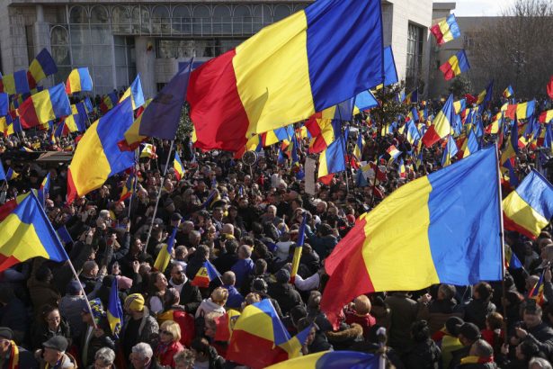 sustinatorii lui georgescu s au imbrancit cu jandarmii si au aruncat cu sticle in piata victoriei 6793c1807ead1