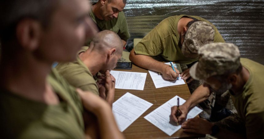 Sute de percheziții în Ucraina pentru a viza rețelele prin care bărbații ucraineni părăsesc țara pentru a evita recrutarea militară 1 sute de perchezitii in ucraina care vizeaza retelele prin care barbatii ucraineni fug din tara pentru a scapa de armata 678a63b02c8b5