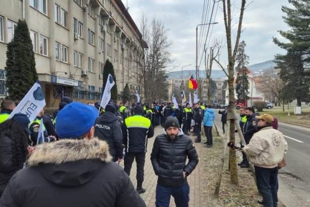 sute de politisti au iesit din nou in strada nemultumiti de prevederile ordonantei trenulet 6786614999af2