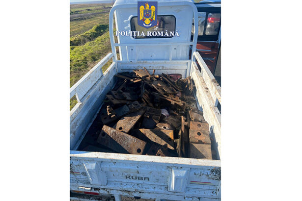 tanar de 18 ani prins cu sute de componente de cale ferata furate din zona nazarcea 677a8512ae899