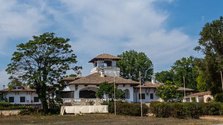 un apropiat al lui dorin cocos vrea sa si recupereze paguba de la vila regala din mamaia cumparata de la radu mazare dosar inregistrat pe 31 decembrie 677c7a8342a55
