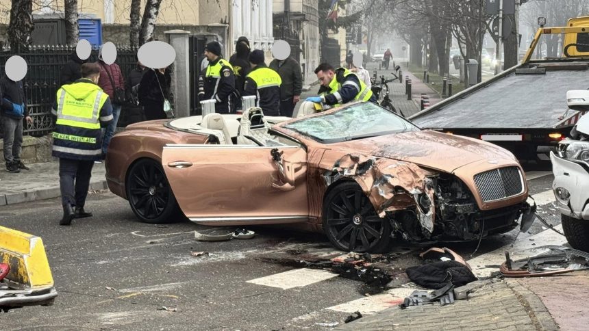 un bentley de 300 000 de euro implicat intr un accident 679cc2147ab0f