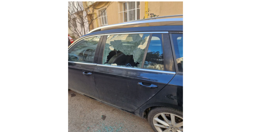Un constănțean din Inel 2 și-a găsit mașina vandalizată. El caută făptașii și solicită sprijinul cetățenilor. 1 un constantean din inel 2 si a gasit masina sparta el cauta faptasii si cere sprijinul cetatenilor 677833a2f3bcf