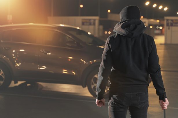 un hot care spargea autoturisme in navodari prins de politisti este banuit de noua infractiuni intr o luna 678f5a5dce9e1