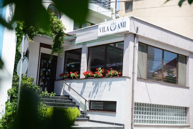 un hotel de trei stele de pe bulevardul mamaia se vinde cu 15 milioane de euro 677b0cd0d6e14