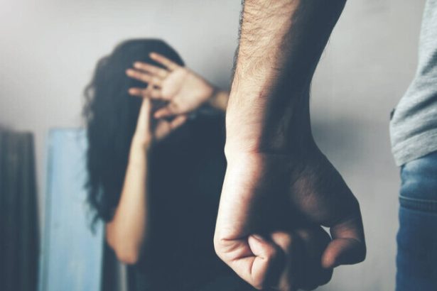 un individ din harsova bolnav psihic care combina medicamentele cu alcool si cu energizante si a batut sora de mai multe ori desi avea ordin de protectie 67919280de06d