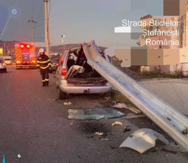 Un șofer a scăpat cu viață după ce maşina sa a fost străpunsă de un parapet metalic. 1 un sofer a trecut pe langa moarte dupa ce masina sa a fost strapunsa de un parapet metalic 67757e5bc000e