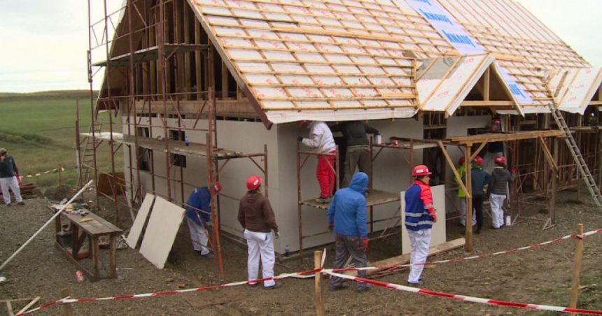 Unele case fără etaj ar putea să nu mai necesite autorizaţie de construire. Ce alte construcţii vor fi exceptate şi în ce condiţii. 1 unele case fara etaj ar putea sa nu mai necesite autorizatie de construire ce alte constructii vor fi exceptate si in ce conditii 6786b92865fbb
