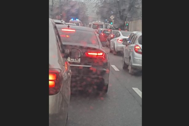 video barbat resuscitat langa gardul cimitirului central dupa ce i s a facut rau la volan si a intrat in stop cardiorespirator 6794c5ed3c2e9