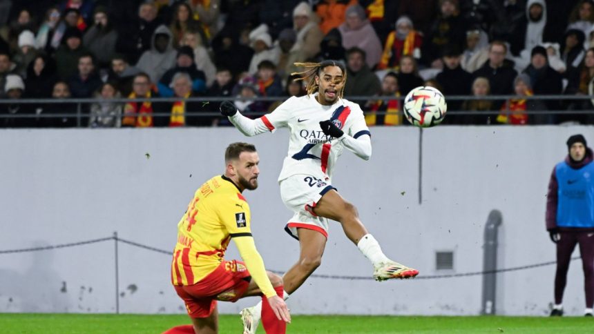 video bradley barcola a salvat o pe psg golgheterul din ligue 1 il face uitat pe kylian mbappe primul antrenament pentru khvicha kvaratskhelia 678cee02defa9