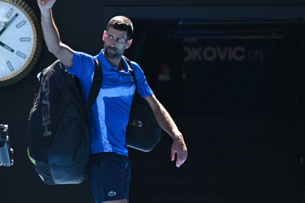 video djokovic accidentat si huiduit la melbourne unde a scris istoria openului australian gestul facut de sarb catre australieni 67934d13a6a29
