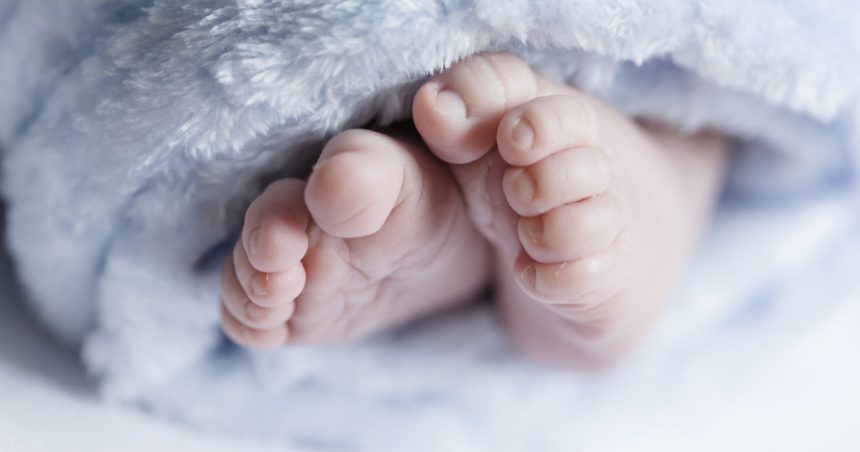 video era mort in bratele mele un bebelus de doua luni din galati tratat de medicul de familie pentru raceala a murit de pneumonie 6788cf955cd64