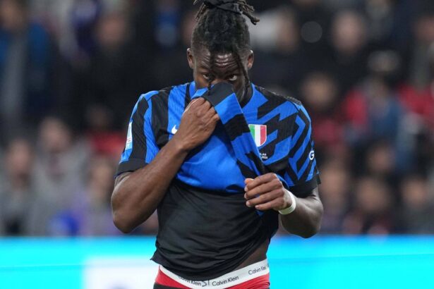 video exclusiv fotbalistul facut zob in timpul finalei supercupei italiei si praf dupa meci ac milan inter milano a fost 3 2 dupa 0 2 677ce01762551