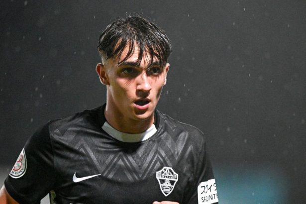 video exclusiv sport ro il prezinta pe pustiul roman care la 16 ani joaca in segunda si este aproape de promovarea directa in la liga 6799f9d457b27