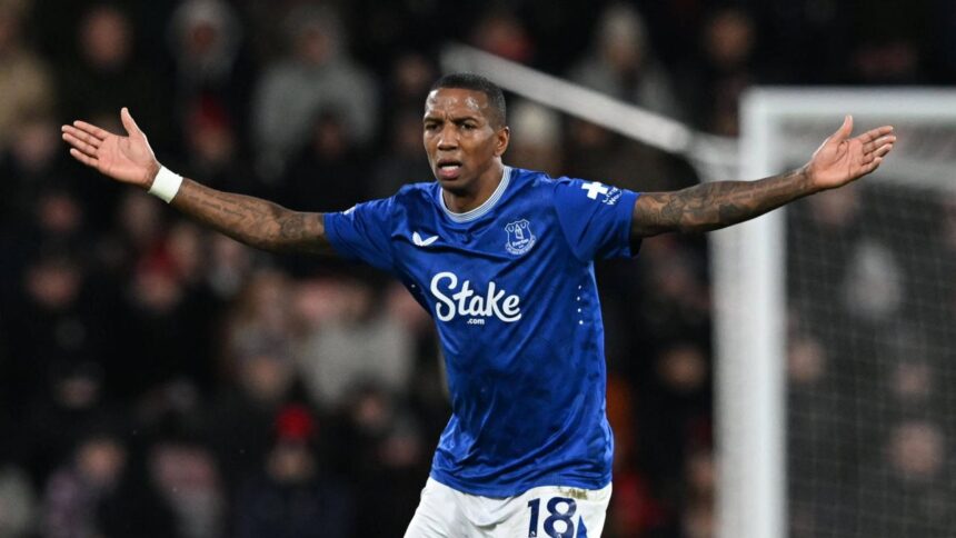 video fara antrenor si cu doua legende ajunse ad hoc pe banca tehnica everton merge mai departe in cupa angliei 6780e9e67aa0f