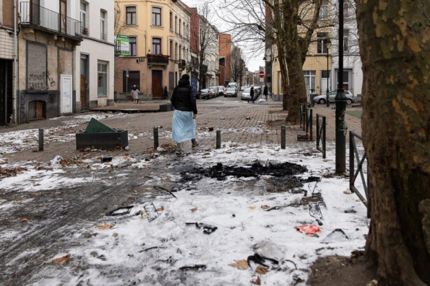 video haos la bruxelles in noaptea de revelion politia s a confruntat cu violente pe strazile capitalei belgiene si masini incendiate 677564be4fc93