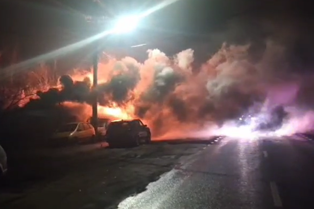 video incendiu puternic ard paleti din lemn patru containere si doua autoturisme a fost transmis mesaj ro alert 6793fb0c4e727